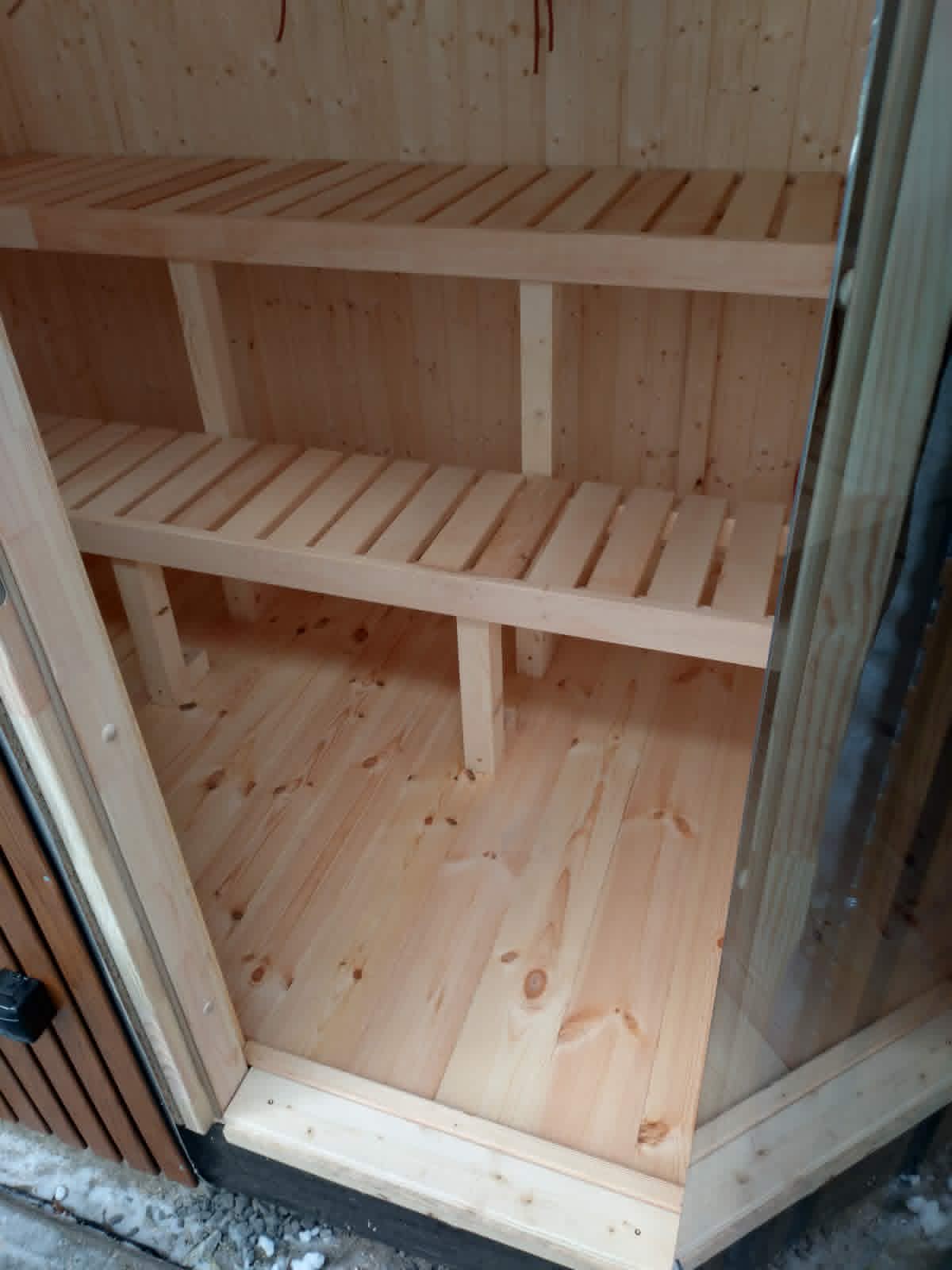 Sauna nocą z podświetleniem